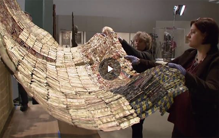 The installation of El Anatsui's Between Earth and Heaven